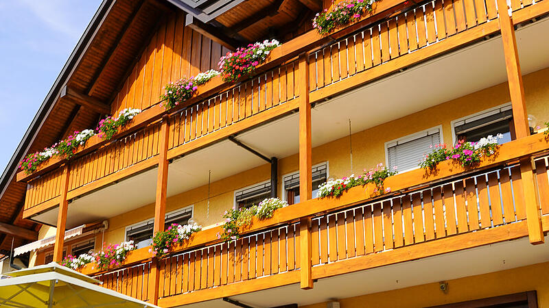 Das Hotel zum L&ouml;wen geht in die dritte Generation. Der neue Gesch&auml;ftsf&uuml;hrer Max Schorn erweitert den Wellness-Bereich des Hotels nun mit einer Naturheilpraxis.