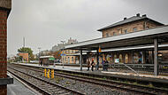 Der Kulmbacher Bahnhof müsste saniert und barrierefrei ausgebaut werden – die Stadt nimmt dafür jetzt einen neuen Anlauf.