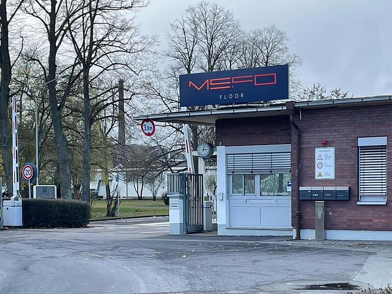 Blick auf die ehemalige &bdquo;Kufi&ldquo;-Wache, die das Eingangstor zum Gewerbepark bleibt.