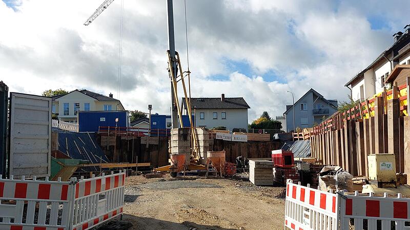 Der Stein des Ansto&szlig;es: Hier entstehen Mehrfamilienh&auml;user der Firma Crana-Living