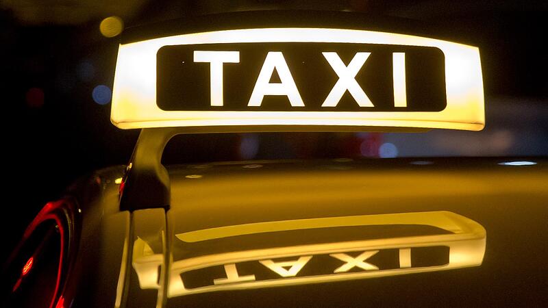 Erst die Freunde, dann das Handy verloren und schließlich die Orientierung: Ein Mann aus Burgkunstadt lässt sich mit dem Taxi heimfahren.