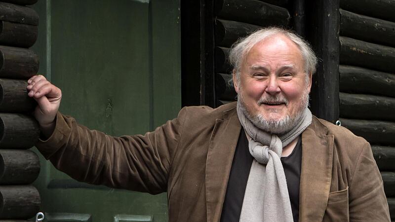 Zurück auf der Waldbühne: Bei der Neuinszenierung von Ralph Benatzkys Singspiel „Im weißen Rössl“ wird Claus J. Frankl ab 10. August in einer neuen Rolle in Heldritt zu erleben sein. Zurück auf der Waldbühne: Bei der Neuinszenierung von Ralph Benatzkys Singspiel „Im weißen Rössl“ wird Claus J. Frankl ab 10. August in einer neuen Rolle in Heldritt zu erleben sein.