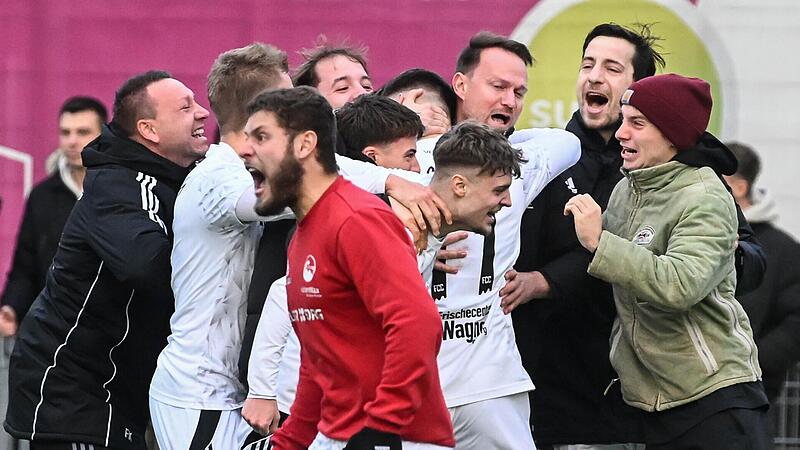 Coburger Jubel: Gerade hat Ricardo König das 4:3 für den FC Coburg gegen den SC Großschwarzenlohe erzielt. Coburger Jubel: Gerade hat Ricardo König das 4:3 für den FC Coburg gegen den SC Großschwarzenlohe erzielt.
