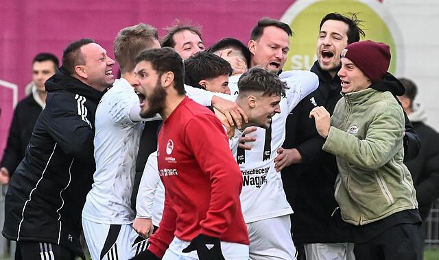 Coburger Jubel: Gerade hat Ricardo König das 4:3 für den FC Coburg gegen den SC Großschwarzenlohe erzielt.