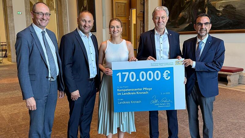 (V.l.) Bernhard Seidenath (Vorsitzender AK Gesundheit und Pflege der CSU-Landtagsfraktion), MdL J&uuml;rgen Baumg&auml;rtner, Staatsministerin Judith Gerlach, Landrat Klaus L&ouml;ffler und Klaus Holetschek (CSU-Fraktionsvorsitzender im Landtag).