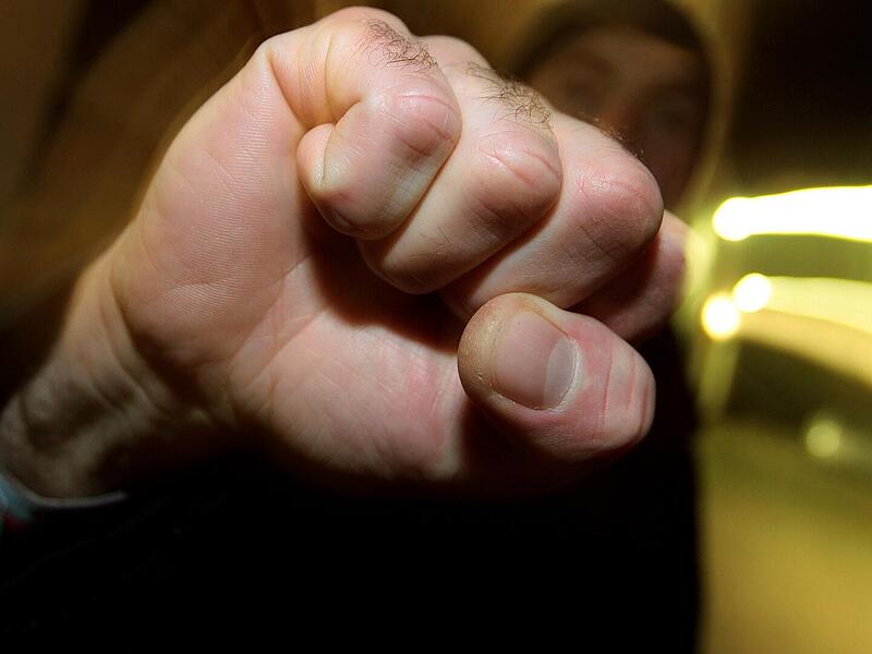 Erlangen: Fünf gegen einen - 42-Jähriger brutal angegriffen Erlangen: Fünf gegen einen - 42-Jähriger brutal angegriffen