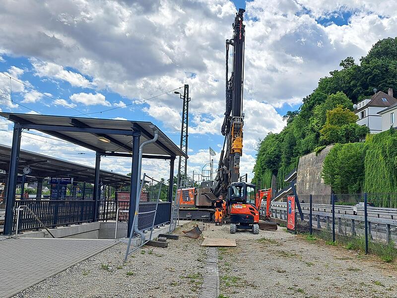 Den Treppenaufgang gibt es schon. Er führt aber bislang nur zum Parkplatz. Den Treppenaufgang gibt es schon. Er führt aber bislang nur zum Parkplatz.