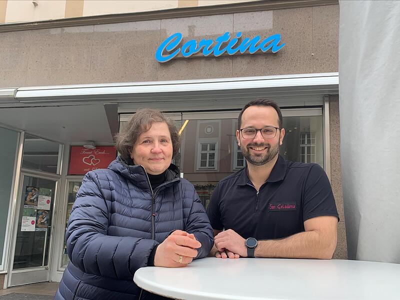 Wechsel in Coburg: Bianca Da Col und ihr Mann Harald haben das Eiscafé Cortina an Enrico Pizzato (rechts) übergeben. Wechsel in Coburg: Bianca Da Col und ihr Mann Harald haben das Eiscafé Cortina an Enrico Pizzato (rechts) übergeben.