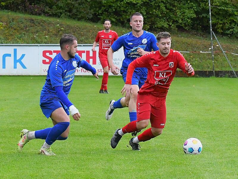 Der Ausfall von Markus Mjalov (in Rot) trifft den abstiegsbedrohten FC Fuchsstadt hart, war er doch mit zehn Toren bester Torschütze der Kohlenberg-Elf. Der Ausfall von Markus Mjalov (in Rot) trifft den abstiegsbedrohten FC Fuchsstadt hart, war er doch mit zehn Toren bester Torschütze der Kohlenberg-Elf.