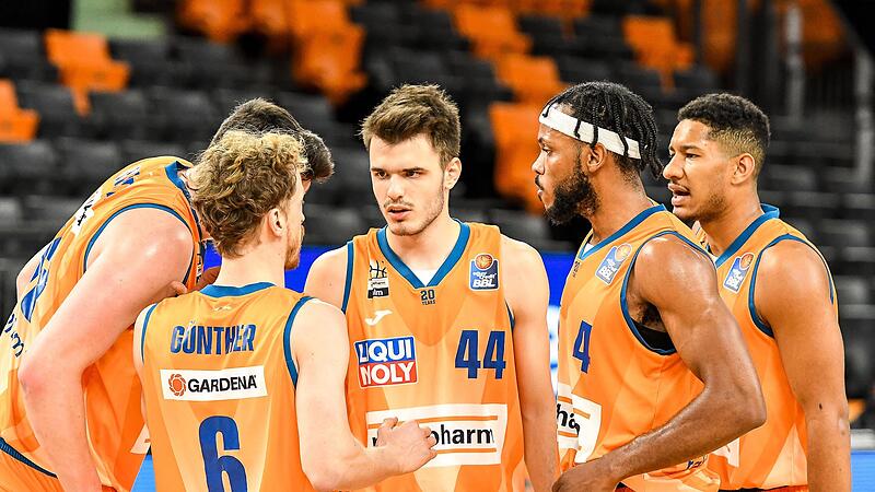 Die Ulmer um Kapitän Per Günther (Nr. 6) haben im Eurocup die Play-offs erreicht und werden auch in der Bundesliga in der heißen Saisonphase vertreten sein. Die Ulmer um Kapitän Per Günther (Nr. 6) haben im Eurocup die Play-offs erreicht und werden auch in der Bundesliga in der heißen Saisonphase vertreten sein.