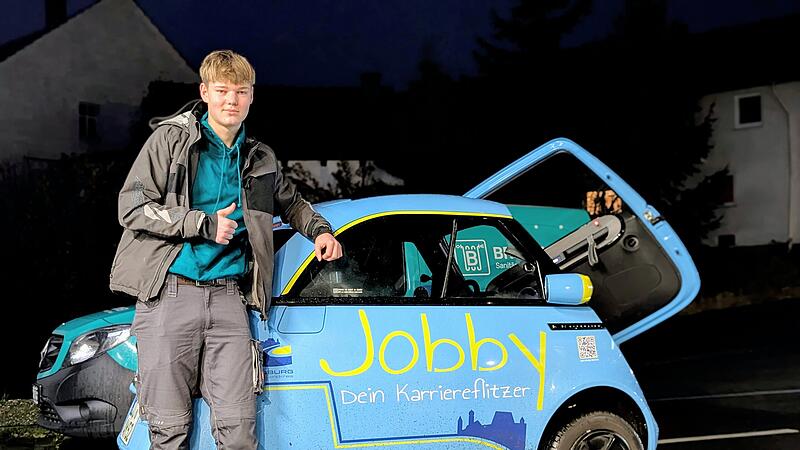 Azubi Sanit&auml;r Br&uuml;ckner in Neuses an den Eichen und das Azubi-Mobil im Landkreis Coburg