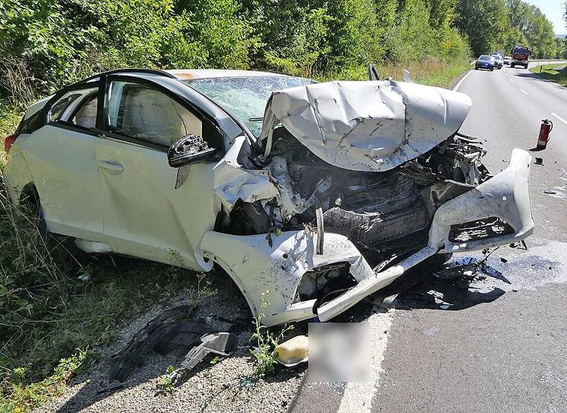 In dem weißen Honda saß ein 59-jähriger Mann, der nach ersten Erkenntnissen auf die Gegenfahrbahn gekommen ist.