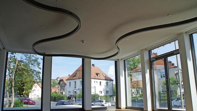 Die Generalsanierung des VHS-Gebäudes in Kronach war im Jahr 2020 mit 2,3 Millionen Euro der dickste Brocken bei den Invesitionen des Landkreises. Hier ein Blick in den neuen Begegnungsraum.