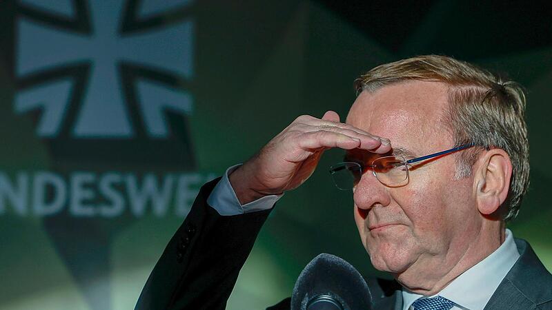 Fast k&ouml;nnte man meinen, auch Verteidigungsminister  Boris Pistorius halte Ausschau nach der Zeitenwende.