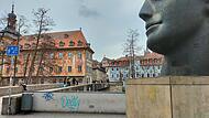 Verschandelung der Welterbestadt? Die Schutzgemeinschaft Alt Bamberg kritisiert die Pläne zur Gastronomie auf der Unteren Brücke.