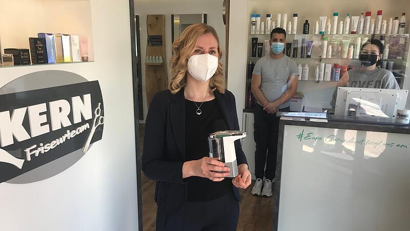 Denise Reif hat viel getan, um das Risiko der Ansteckung zu minimieren. Die Mitarbeiter mit Masken, Desinfektionsmittel, L&uuml;ftungssysteme und vieles mehr &ndash; aber sie hat auch Angst um ihre Existenz, wenn immer mehr dazu kommt.