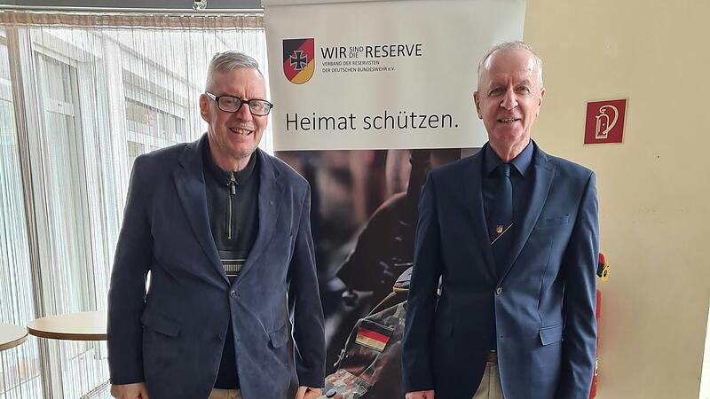 Referent Hauptmann d.R. Dr. Krech und StFw d.R. Finster