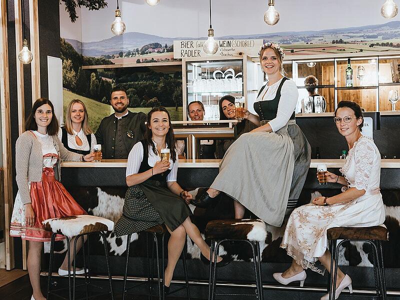 Auf der HerziAlm bietet Familie Schuhmann einen Ort zum Feiern für Hochzeitspaare Auf der HerziAlm bietet Familie Schuhmann einen Ort zum Feiern für Hochzeitspaare
