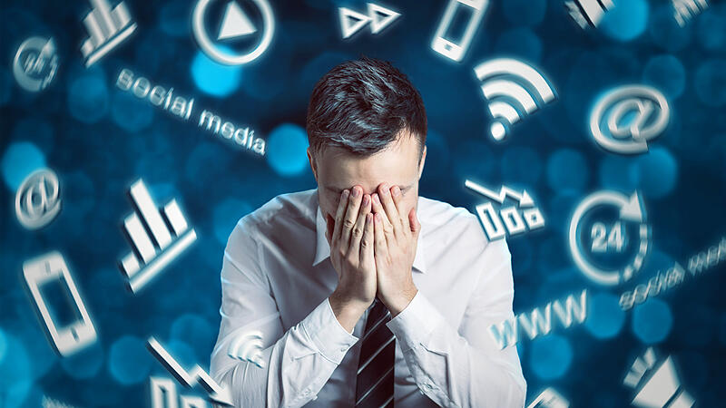 Technostress, also Stress, der im Umgang mit digitalen Technologien und Medien entsteht, kann Arbeitnehmer stark belasten.