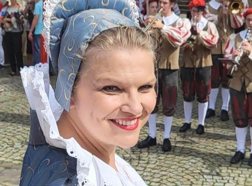 Claudia Kind ist die Vorsitzende der Heimatspielgemeinde Münnerstadt Claudia Kind ist die Vorsitzende der Heimatspielgemeinde Münnerstadt. Ihre Hauptrolle: die Oberbürgermeistersgattin Appolone.