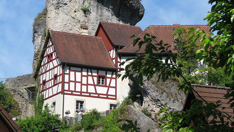Das Fr&auml;nkische-Schweiz-Museum lockt mit der Sonderausstellung &bdquo;Helden, G&ouml;tter, Krisen &ndash; Oberfranken zur Epoche des trojanischen Krieges&ldquo;.Forchheim & Fr&auml;nkische Schweiz