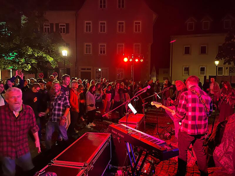 Roadhouse brachte beim Angerrock 2025 wie auch in den Vorjahren die Menge zum Tanzen.