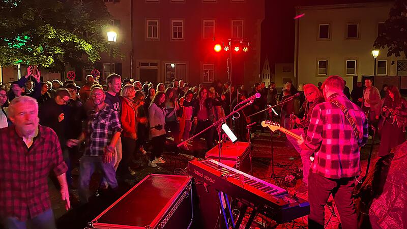 Roadhouse brachte beim Angerrock 2025 wie auch in den Vorjahren die Menge zum Tanzen.