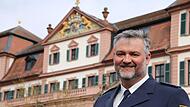 Oliver Mehler ist neuer Leiter der Polizeiinspektion Hammelburg, die im ehemaligen fürstbischöflichen Schloss untergebracht ist.