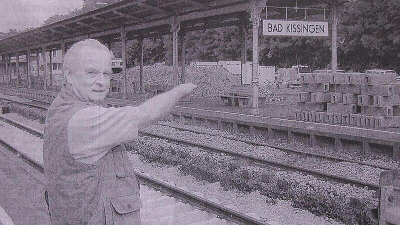 Augenzeuge Franz Schmitt berichtet 2002 nach dem Bombenfund am Kissinger Bahnhof, wie er die Bombardierung als Kind miterlebt hat.