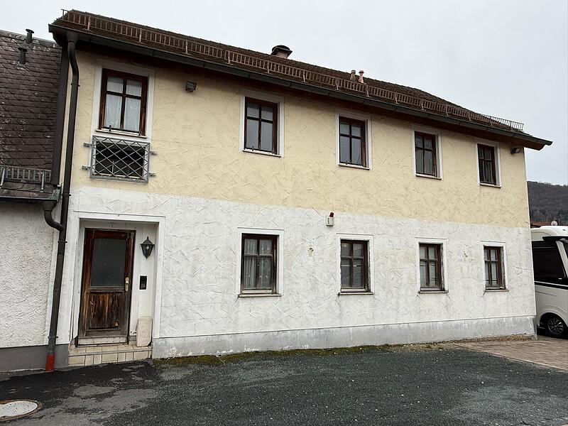 Der neuere Anbau an das Gasthaus soll abgerissen werden, damit dort eine Grünfläche entstehen kann.Forchheim & Fränkische Schweiz Der neuere Anbau an das Gasthaus soll abgerissen werden, damit dort eine Grünfläche entstehen kann.Forchheim & Fränkische Schweiz