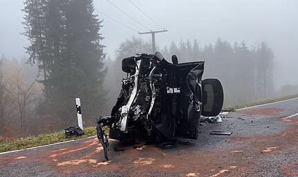 Zwei Tote bei Frontalcrash auf Landstra&szlig;e