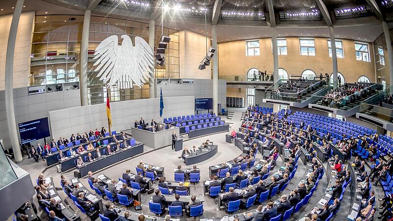 Der Deutsche Bundestag ist gro&szlig; &ndash; und wie! Deshalb soll er jetzt endlich kleiner werden &ndash; aber wie?