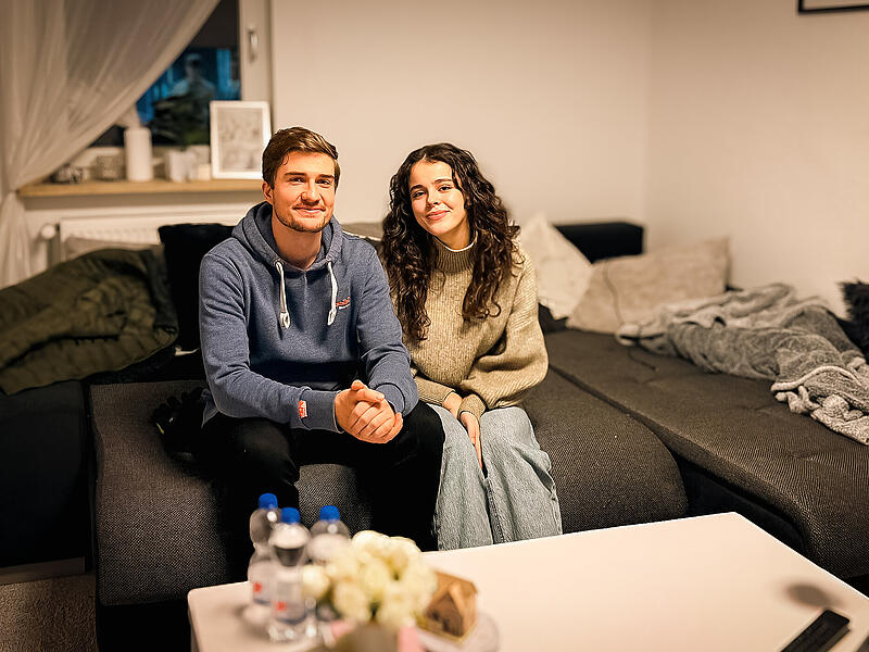 Die neue Wohnung in der Aronstraße ist vollständig möbliert. "Ihr müsst eigentlich nur eure Zahnbürste mitbringen", scherzt der Vermieter.