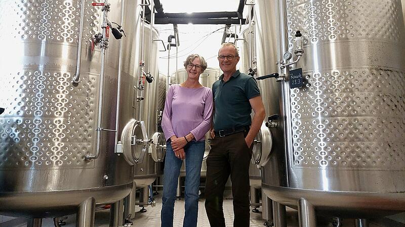 Anja und Jörg Binkert, Brauhaus Binkert Breitengüßbach Für Anja und Jörg Binkert beginnt nach dem Verkauf der Brauerei ein neuer Lebensabschnitt. Die Anlage ist bereits abgebaut, nur noch die Lagertanks mit dem bereits gebrauten Bier sind noch da.