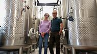 Für Anja und Jörg Binkert beginnt nach dem Verkauf der Brauerei ein neuer Lebensabschnitt. Die Anlage ist bereits abgebaut, nur noch die Lagertanks mit dem bereits gebrauten Bier sind noch da.
