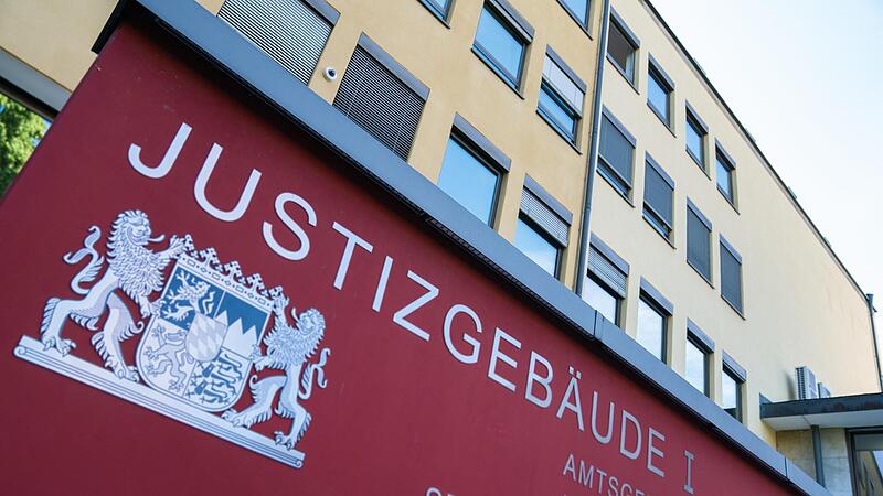 Vor dem Landgericht Coburg hat am Donnerstag der Prozess gegen einen mutma&szlig;lichen Brandstifter begonnen.