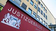 Vor dem Landgericht Coburg hat am Donnerstag der Prozess gegen einen mutmaßlichen Brandstifter begonnen.