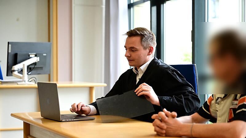 Rechtsanwalt Martin Jotschke aus Bamberg und der Angeklagte