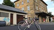 In M&uuml;nnerstadt soll es neue innovative Mobilit&auml;tsangebote geben, stets mit Blick auf Nachhaltigkeit. Ganz im Sinne von &bdquo;bike & ride&ldquo; sollen die letzten Meter zum Bahnhof k&uuml;nftig klimafreundlich zum Beispiel mit dem Fahrrad statt dem Auto zur&uuml;ckgel...