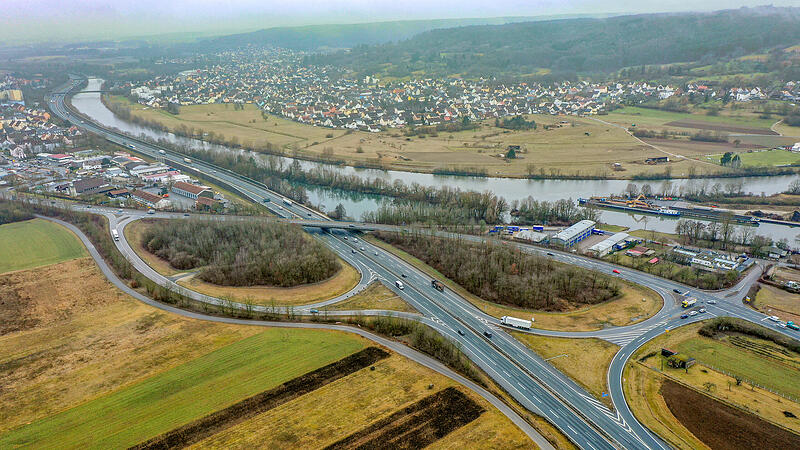 Flächenverbrauch Franken Ackerland, Straßen, Siedlungen, Wald: Wie setzt sich Frankens Fläche zusammen? Und, noch wichtiger, wie sie sich im Laufe der Zeit wandelt, zeigt die exklusive FT-Datenanalyse.