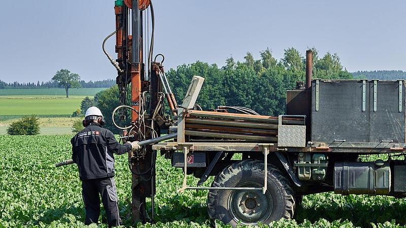 Die Untersuchung des Baugrunds erfolgt in der Regel mit Maschinen.