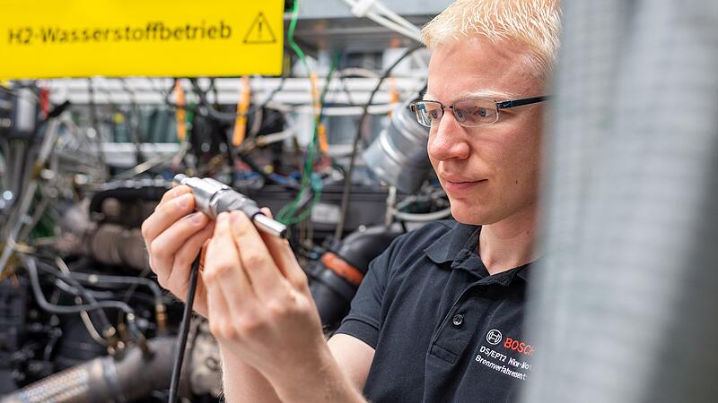 Arbeit an der Brennstoffzelle bei Bosch: Wasserstoff soll den Standort Bamberg in die Zukunft f&uuml;hren.