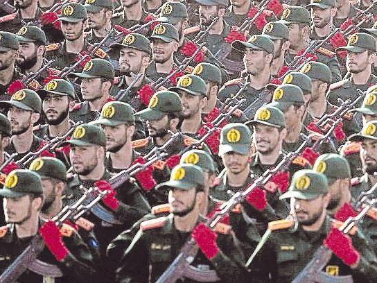 Die Revolutionsgarden sind die Elitestreitkräfte des Iran und direkt Ajatollah Ali Chamenei unterstellt. Die Revolutionsgarden sind die Elitestreitkräfte des Iran und direkt Ajatollah Ali Chamenei unterstellt.