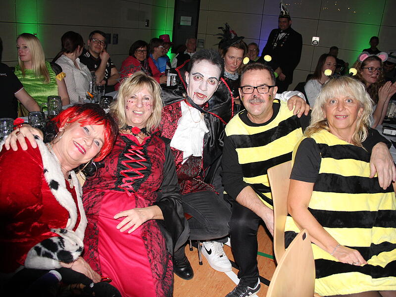 Die sch&ouml;nsten Fotos von der Prunksitzung in G&ouml;&szlig;weinstein