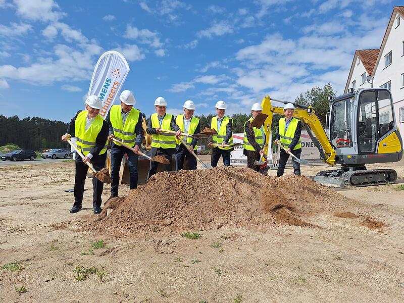 Spatenstich Siemens Healthineers R&ouml;ttenbach in Jahr 2024.