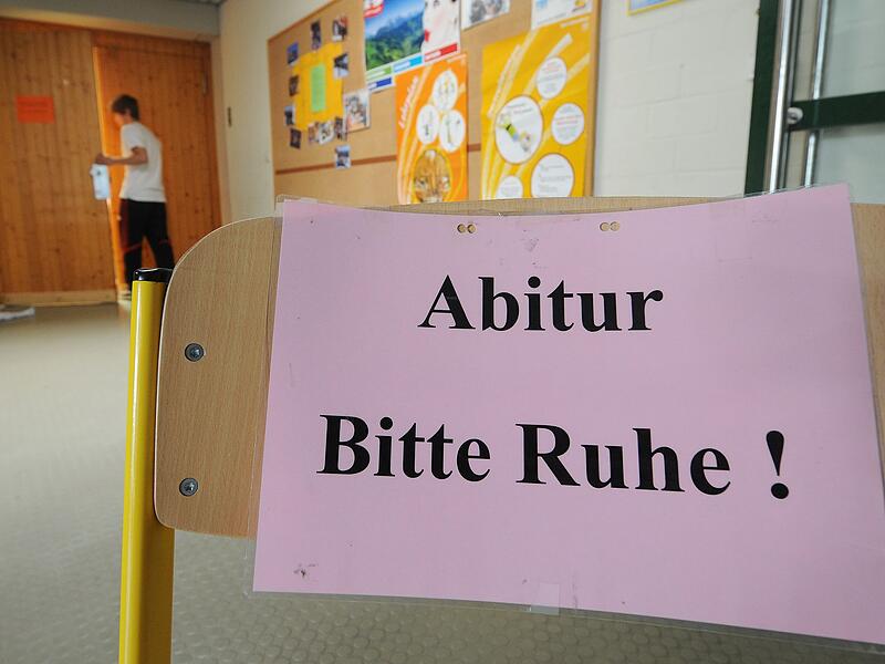 Bayerische Abiturienten beginnen mit schriftlichen Pr&uuml;fungen