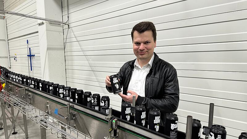 Christian Klemenz, Gr&uuml;nder und Gesch&auml;ftsf&uuml;hrer der Bierothek Bamberg, ist immer auf der Suche nach neuen, innovativen Trends im Getr&auml;nkemarkt. Sein neuester Coup: das Hopfenwasser &bdquo;Hop Soda&ldquo;.