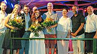 Weink&ouml;nig Jason Rook (4.v.r.) mit B&uuml;rgermeisterin Angela Hofmann (3.v.r.) und der bisherigen Weink&ouml;nigin Anastasia I (5.v.r.).