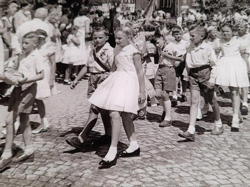 Bild vom Kinderfestumzug 1957 (2. Klasse G. Bretschneider)