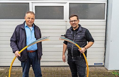 Bürgermeisterkandidat Georg Eismann und CSU-Ortsvorsitzender Johannes Eismann sorgen sich um den Glasfaserausbau.